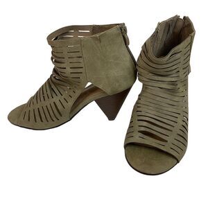 Torrid Peep Toe Ankle Booties Size 7.5 W Wide High Cone Heels Perforated Zip Up